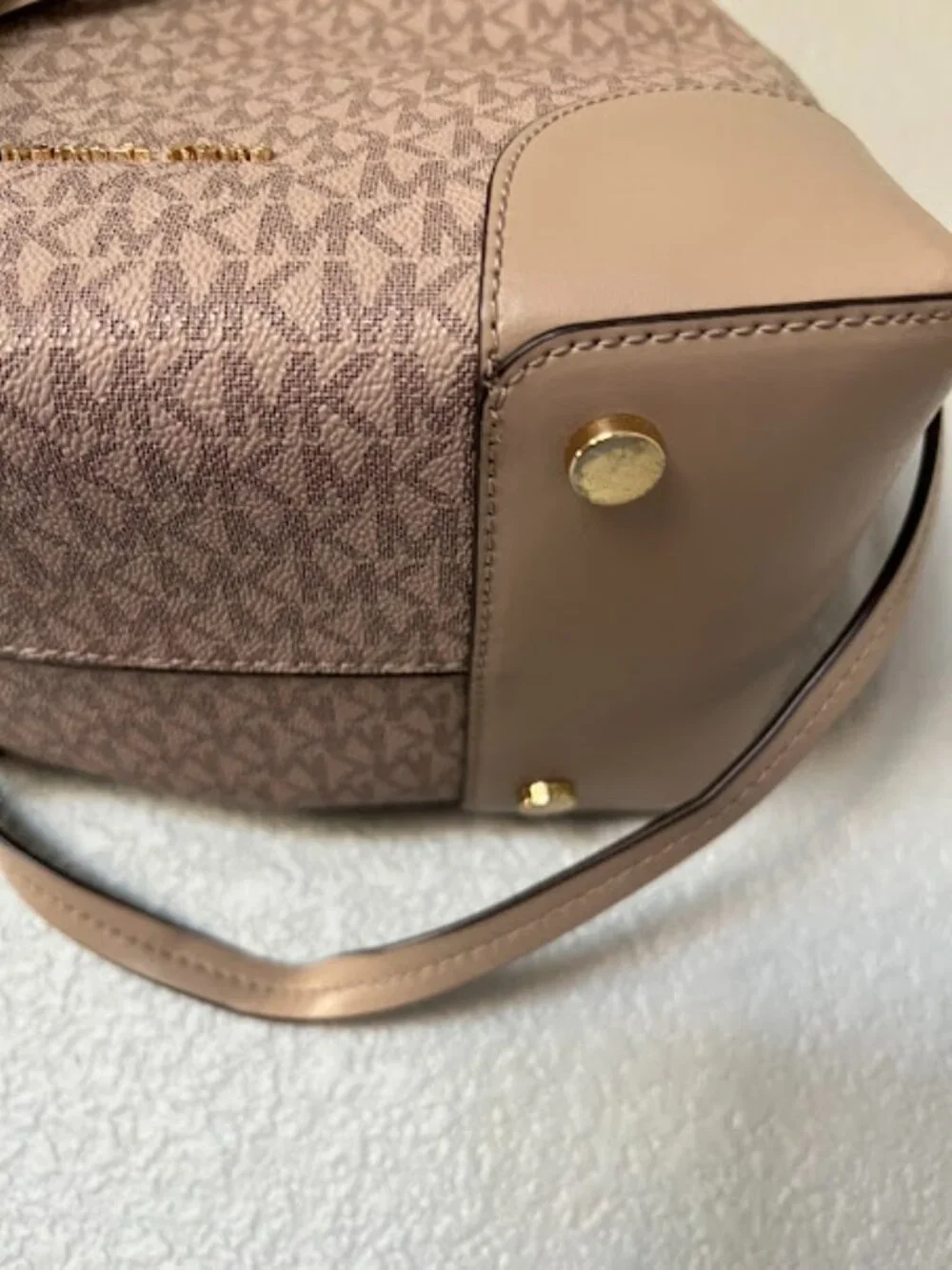 Michael Kors Tan Beige Mercer MK Monogram Logo Bucket Bag Crossbody Purse